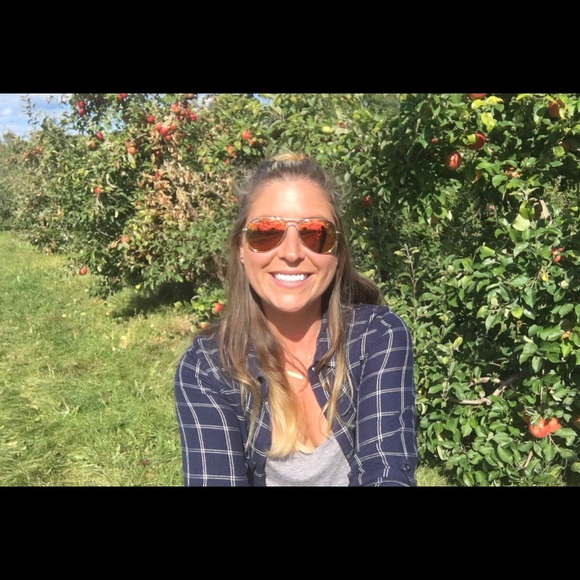 Meet your Posher, Sara - Picture 1 of 1